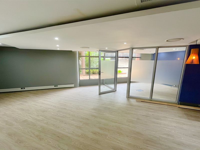 Office space to let in Parktown - Photo 3