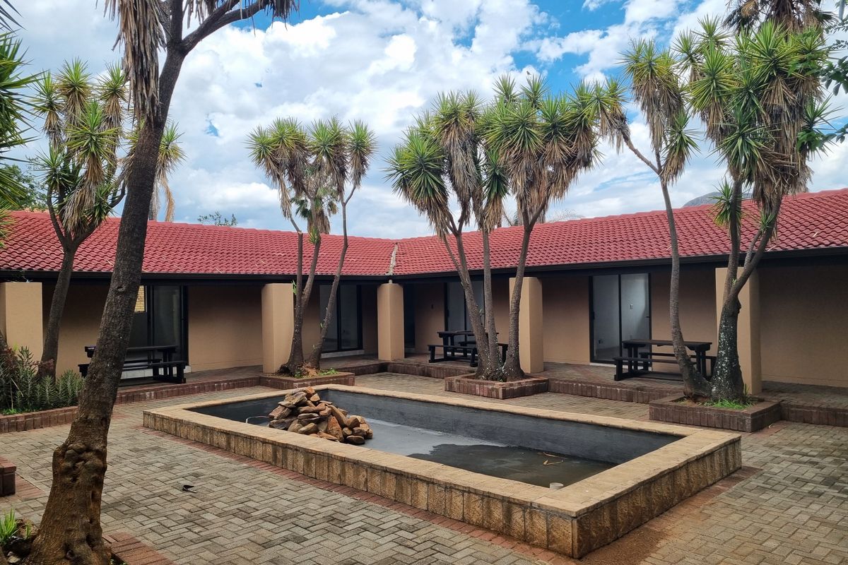 Olifantsnek - Spectacular Guesthouse Opportunity – A Hidden Gem with Endless Potential! - Photo 2