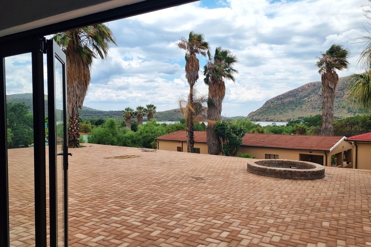 Olifantsnek - Spectacular Guesthouse Opportunity – A Hidden Gem with Endless Potential! - Photo 4