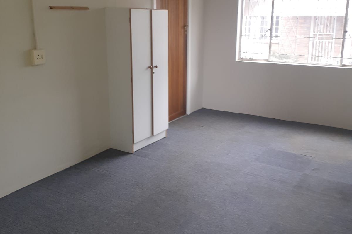 180sqm Office for rent at R19800-00 per month plus Vat - Photo 4