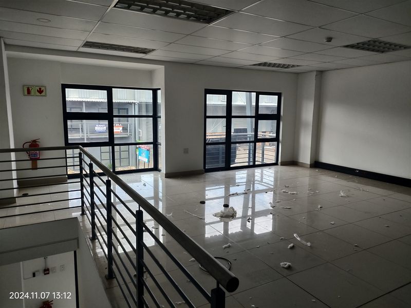 453m2  Warehouse  - FOR SALE - Photo 6