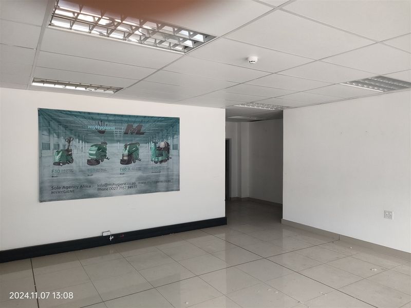 453m2  Warehouse  - FOR SALE - Photo 5