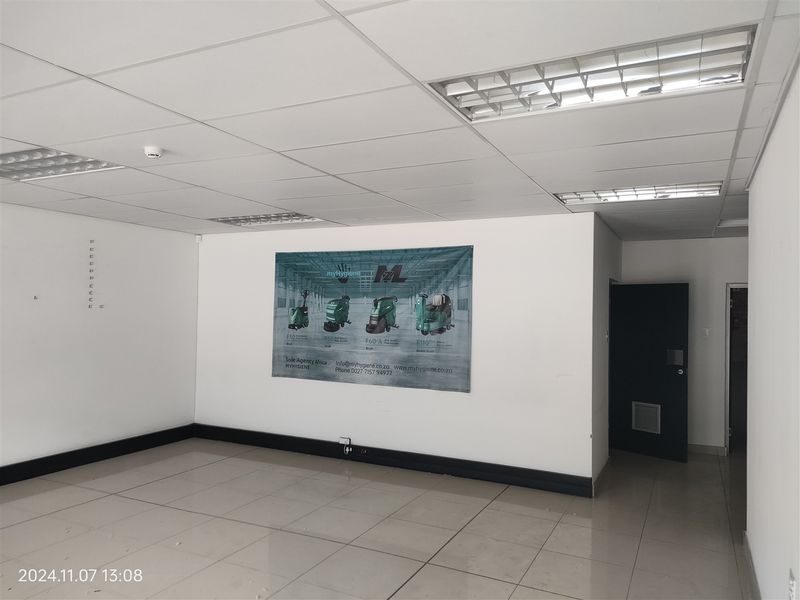 453m2  Warehouse  - FOR SALE - Photo 4