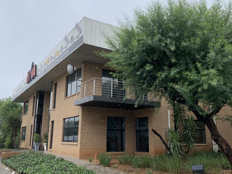 Warehouse to let in Longmeadow - Photo 2