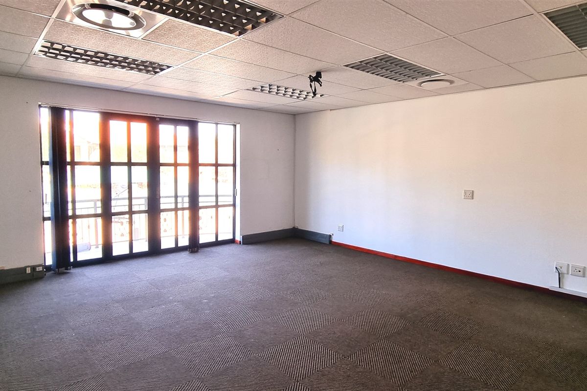 Office space to let on the 1st floor of Block D in La Rocca Office Park Bryanston - Photo 4