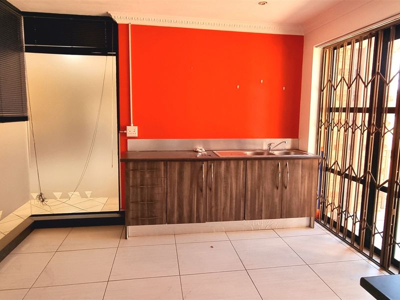 Office space to let on the 1st floor of Block D in La Rocca Office Park Bryanston - Photo 3