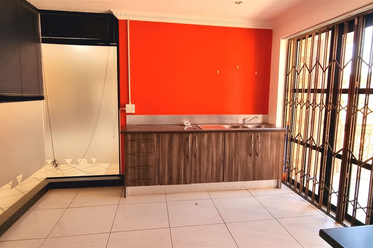 Office space to let on the 1st floor of Block D in La Rocca Office Park Bryanston - Photo 3