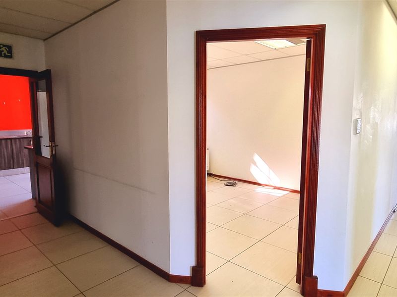 Office space to let on the 1st floor of Block D in La Rocca Office Park Bryanston - Photo 5