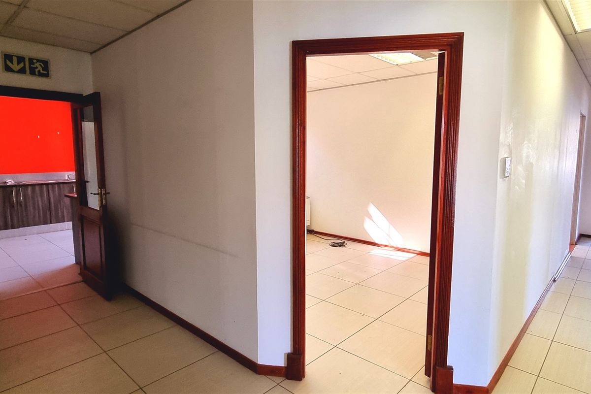 Office space to let on the 1st floor of Block D in La Rocca Office Park Bryanston - Photo 5
