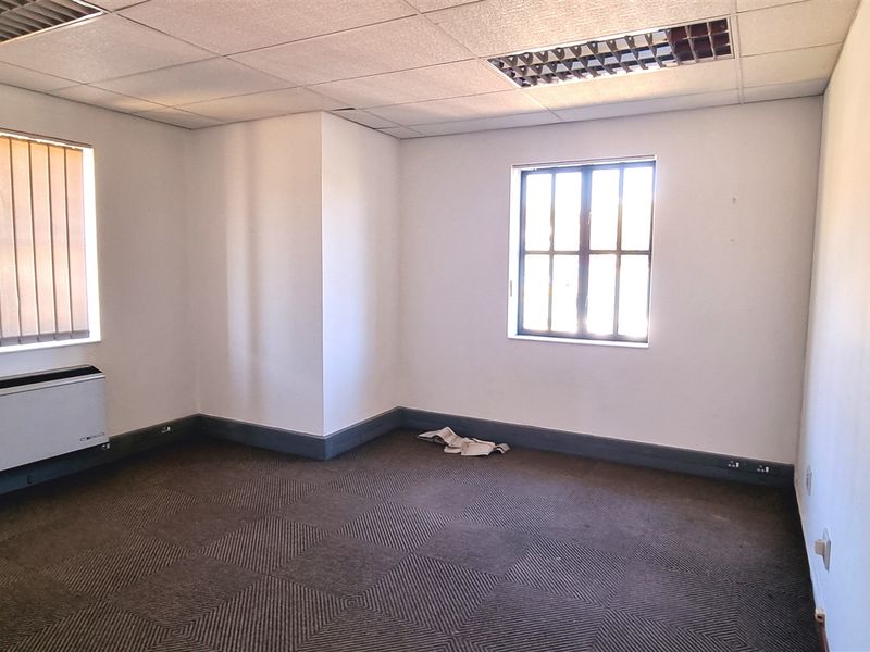 Office space to let on the 1st floor of Block D in La Rocca Office Park Bryanston - Photo 8