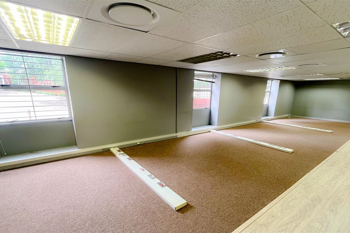 Office space to let in Parktown - Photo 3