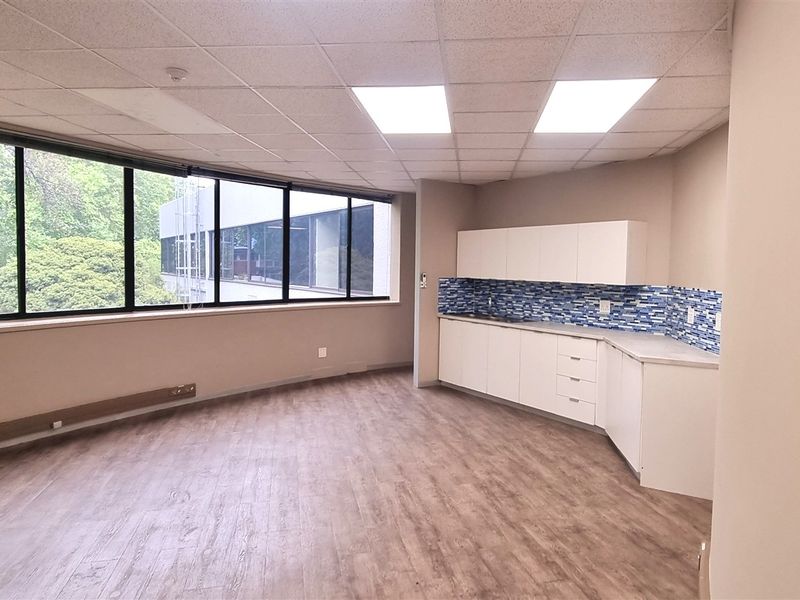 Office space to let in The Woodlands Office Park - Photo 8