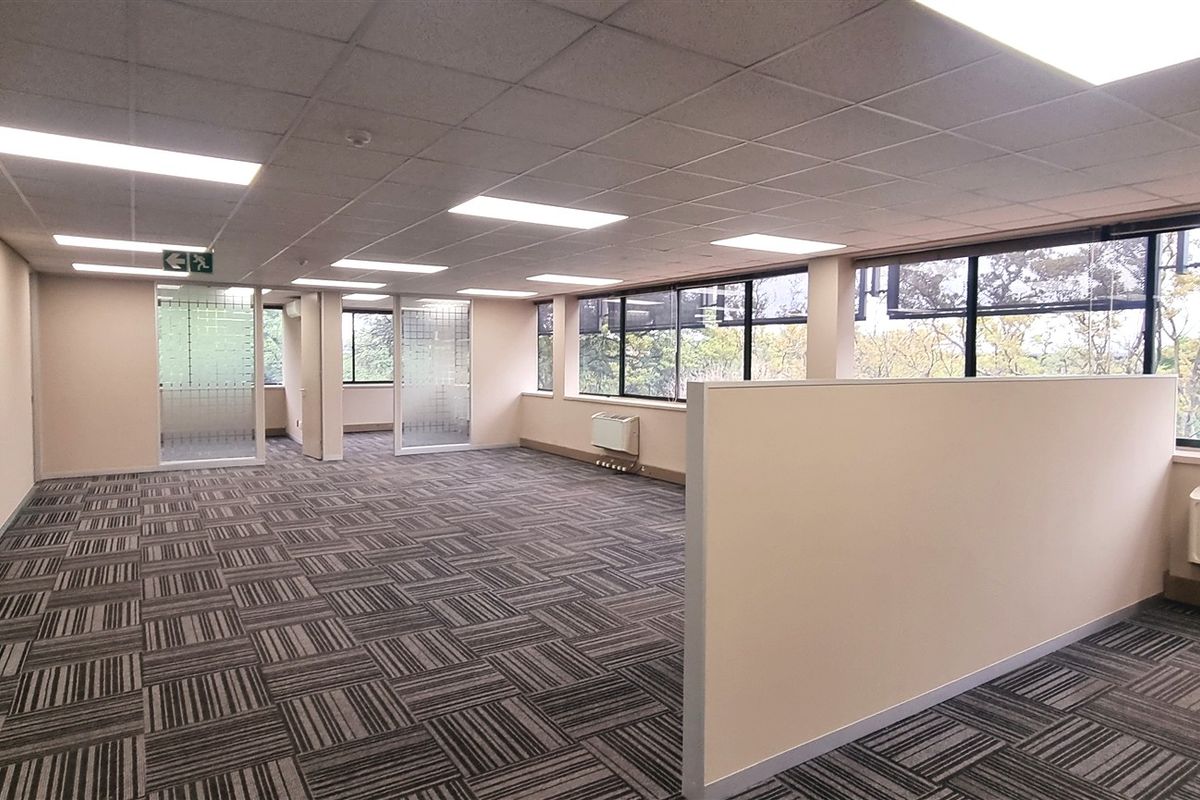 Office space to let in The Woodlands Office Park - Photo 5