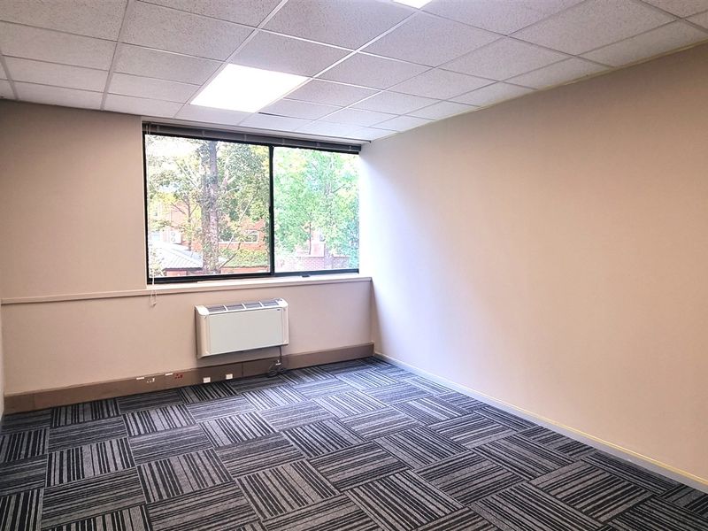 Office space to let in The Woodlands Office Park - Photo 9