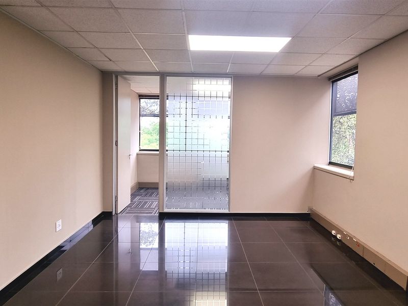 Office space to let in The Woodlands Office Park - Photo 4