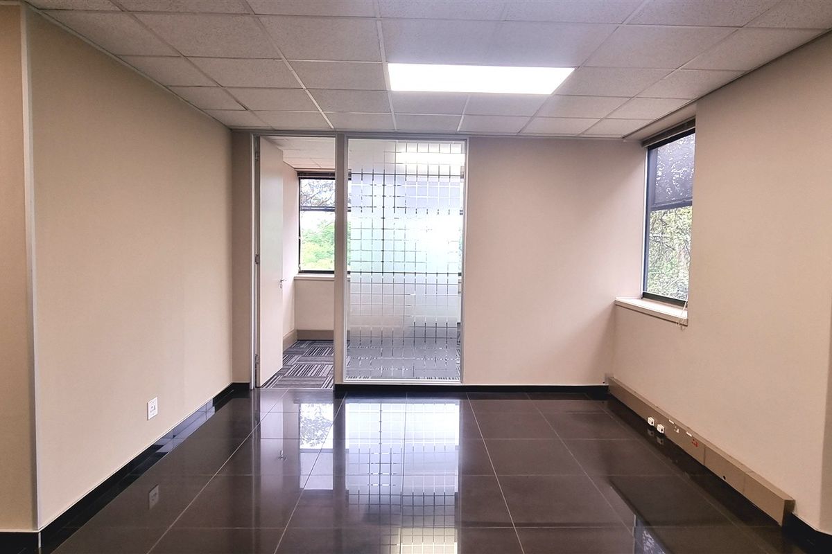 Office space to let in The Woodlands Office Park - Photo 4