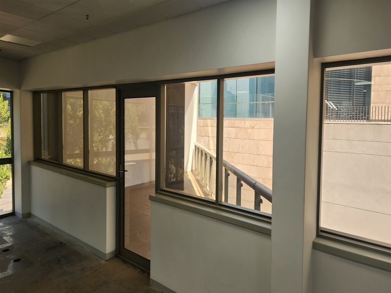 Offices to let in Sandhurst, Sandton - Photo 10