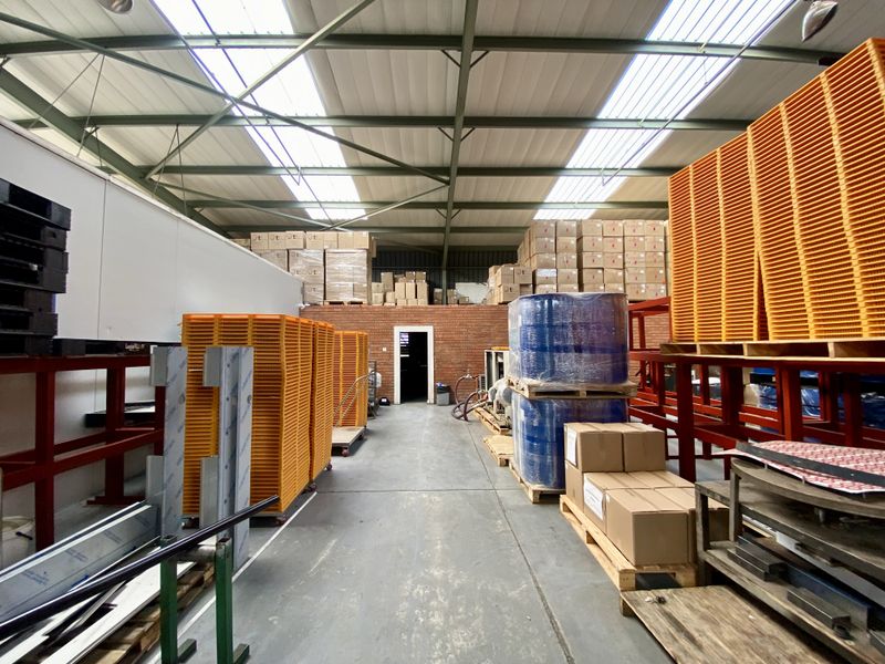3,189m2 Warehouse with Offices | 630 Amps Power for sale or lease - Photo 8