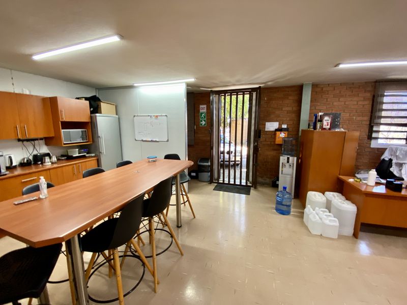 3,189m2 Warehouse with Offices | 630 Amps Power for sale or lease - Photo 3