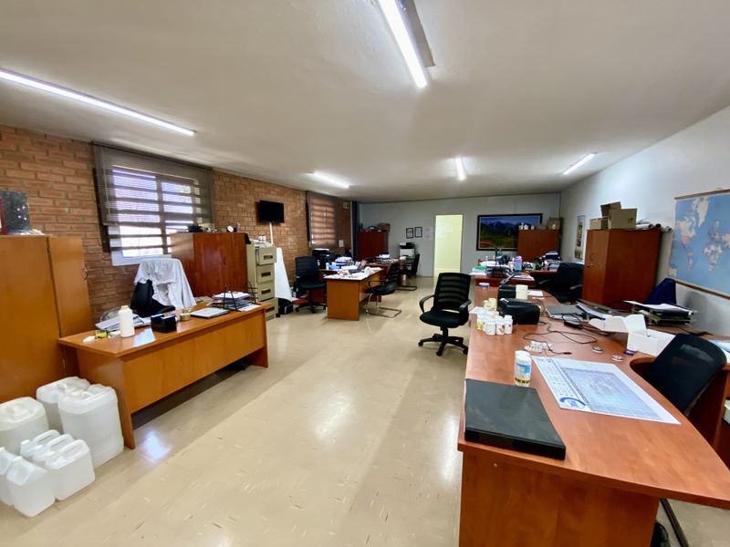 3,189m2 Warehouse with Offices | 630 Amps Power for sale or lease - Photo 2