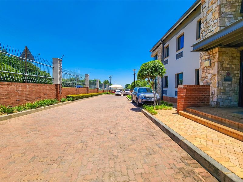 Freestanding Building For Sale in Fourways - Photo 3