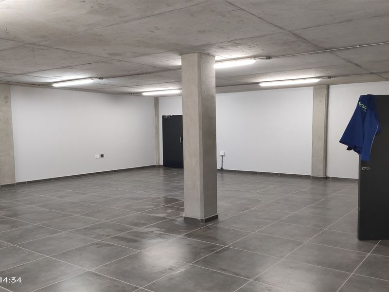 2079m2  Warehouse  - TO LEASE or FOR SALE - Photo 7