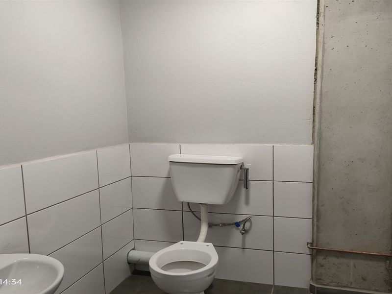 2079m2  Warehouse  - TO LEASE or FOR SALE - Photo 10