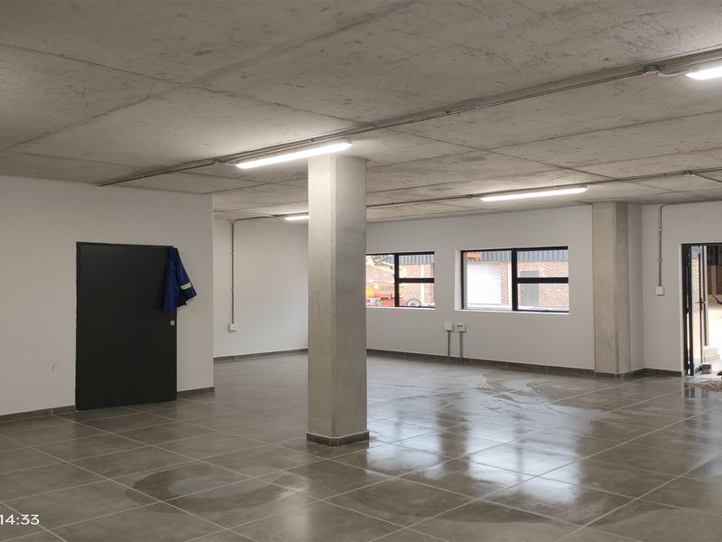 2079m2  Warehouse  - TO LEASE or FOR SALE - Photo 8