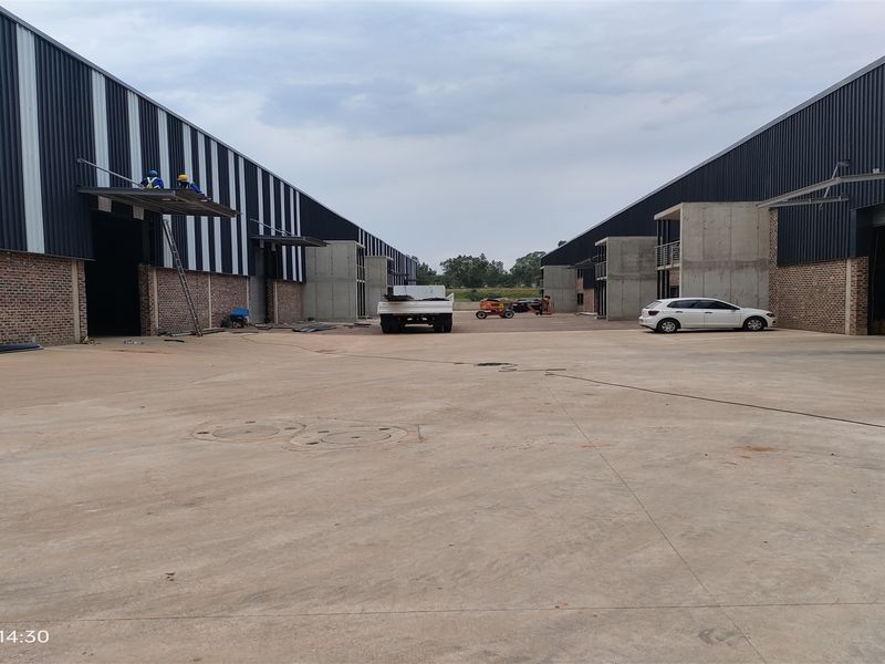 2079m2  Warehouse  - TO LEASE or FOR SALE - Photo 3
