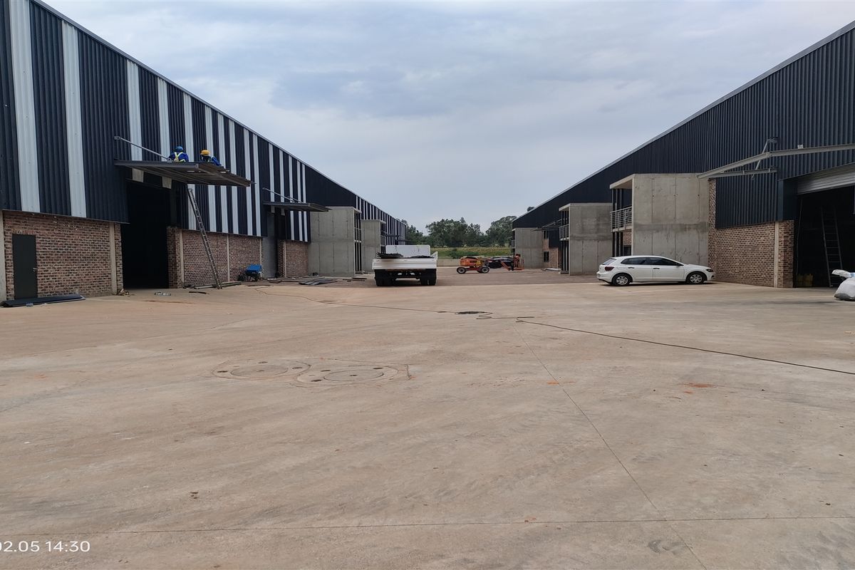 2079m2  Warehouse  - TO LEASE or FOR SALE - Photo 3