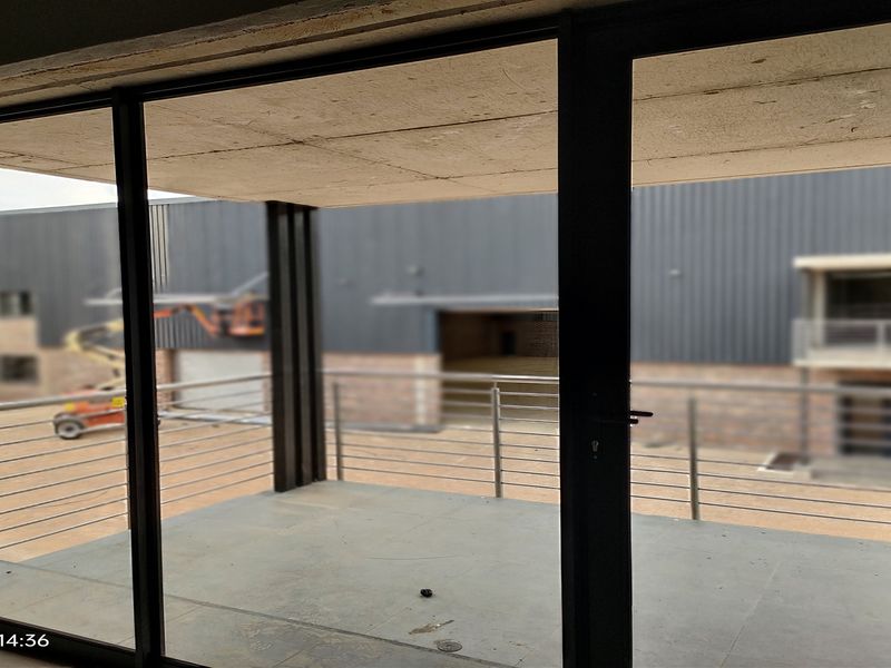 2079m2  Warehouse  - TO LEASE or FOR SALE - Photo 5