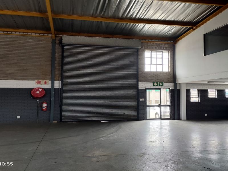346m2  Warehouse  - TO LEASE - Photo 7