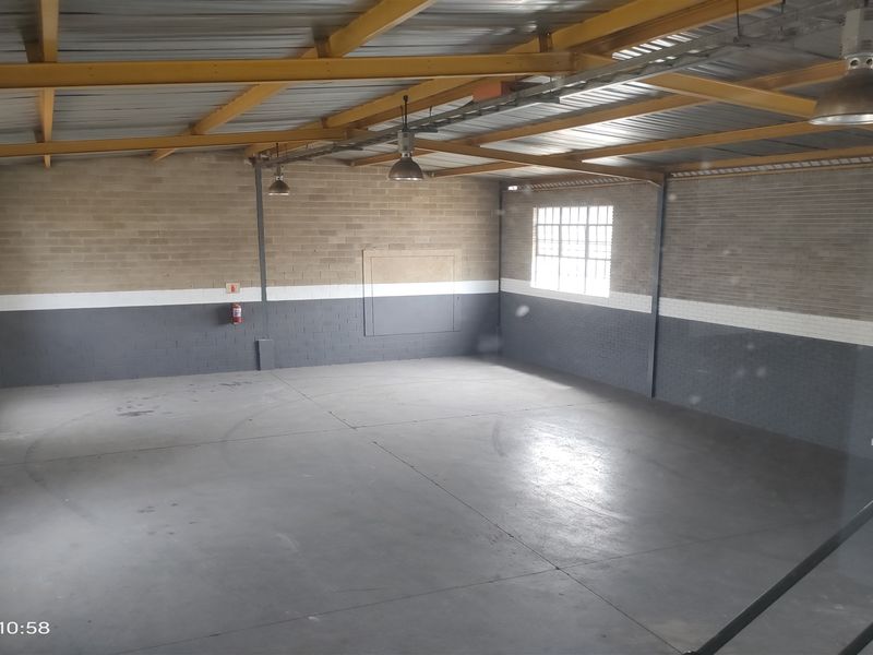 346m2  Warehouse  - TO LEASE - Photo 4