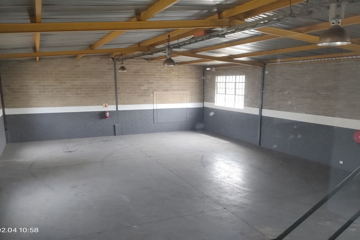 346m2  Warehouse  - TO LEASE - Photo 4