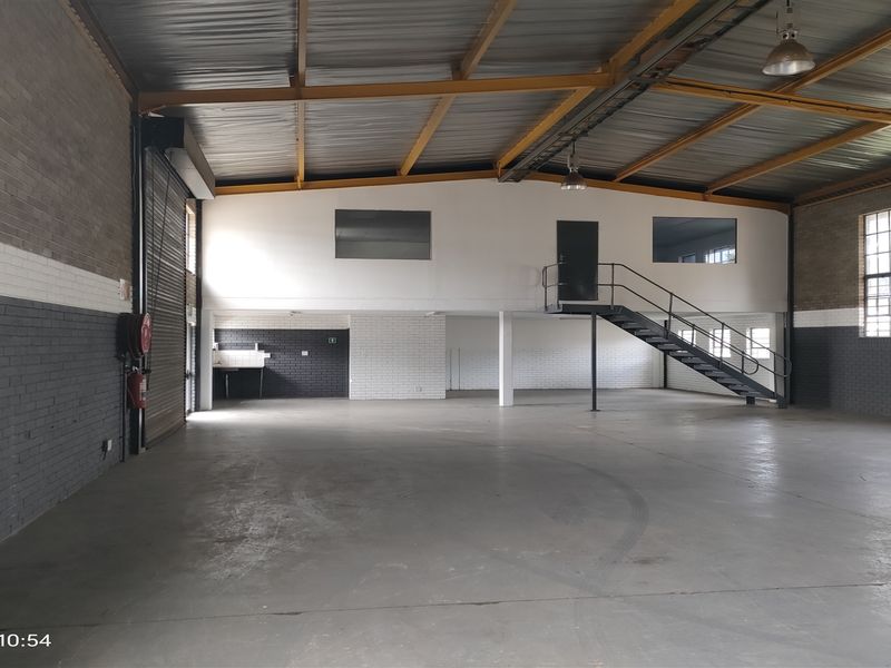 346m2  Warehouse  - TO LEASE - Photo 5