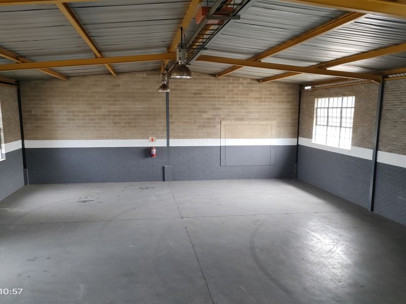 346m2  Warehouse  - TO LEASE - Photo 3