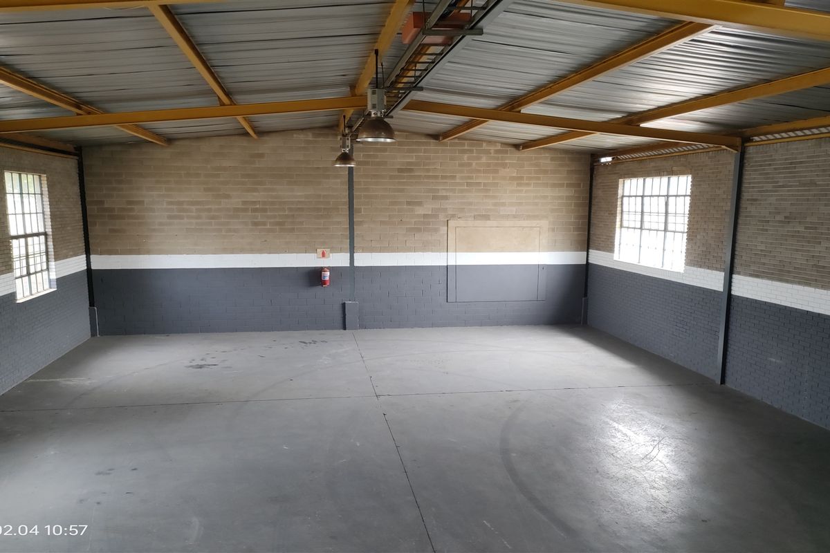 346m2  Warehouse  - TO LEASE - Photo 3