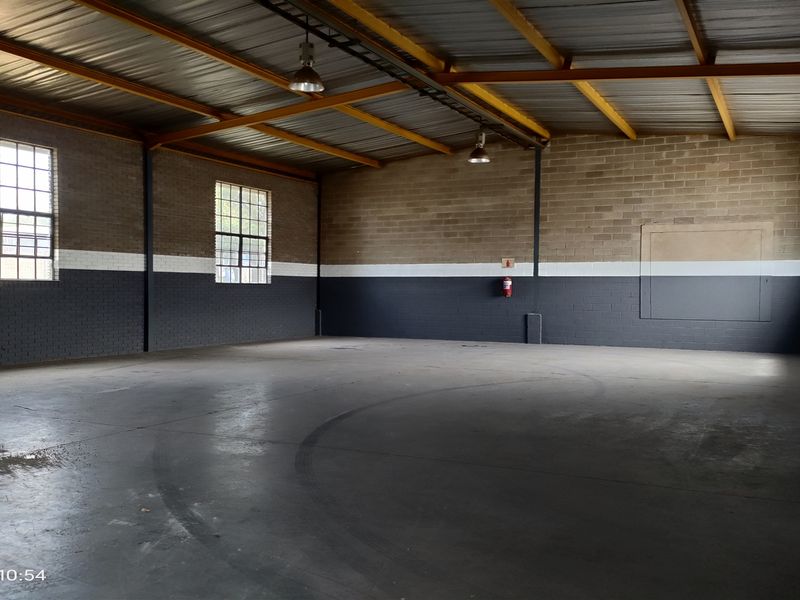 346m2  Warehouse  - TO LEASE - Photo 2