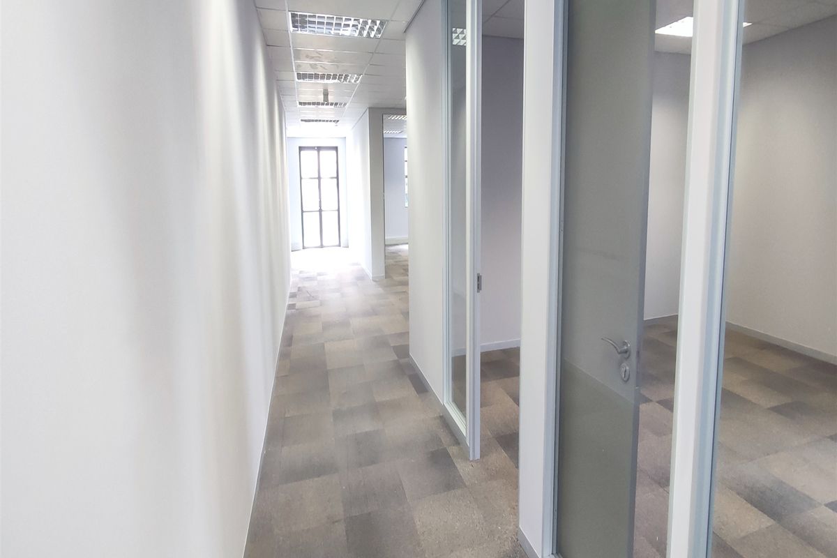Offices to let in Illovo - Photo 5