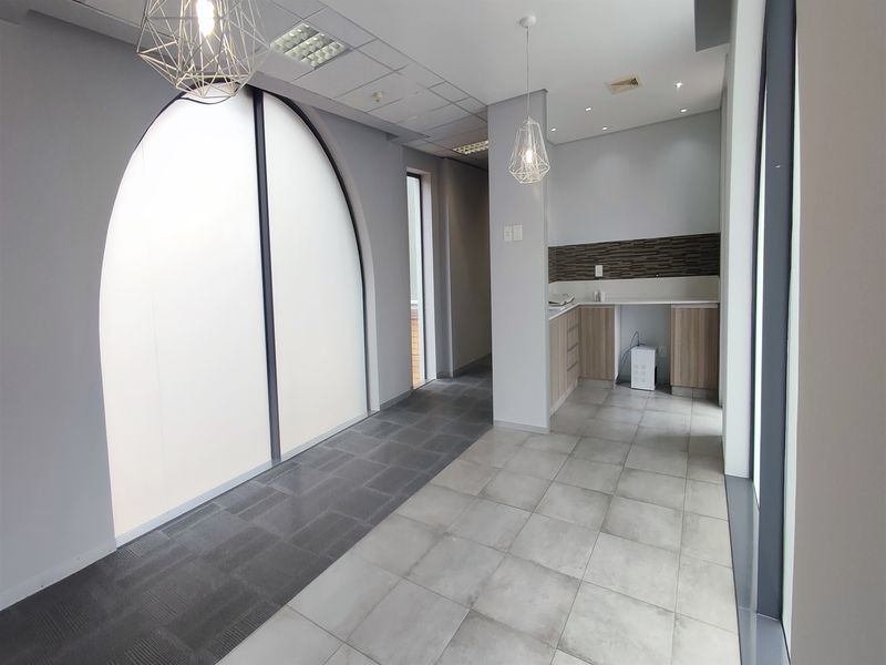 Offices to let in Illovo - Photo 3