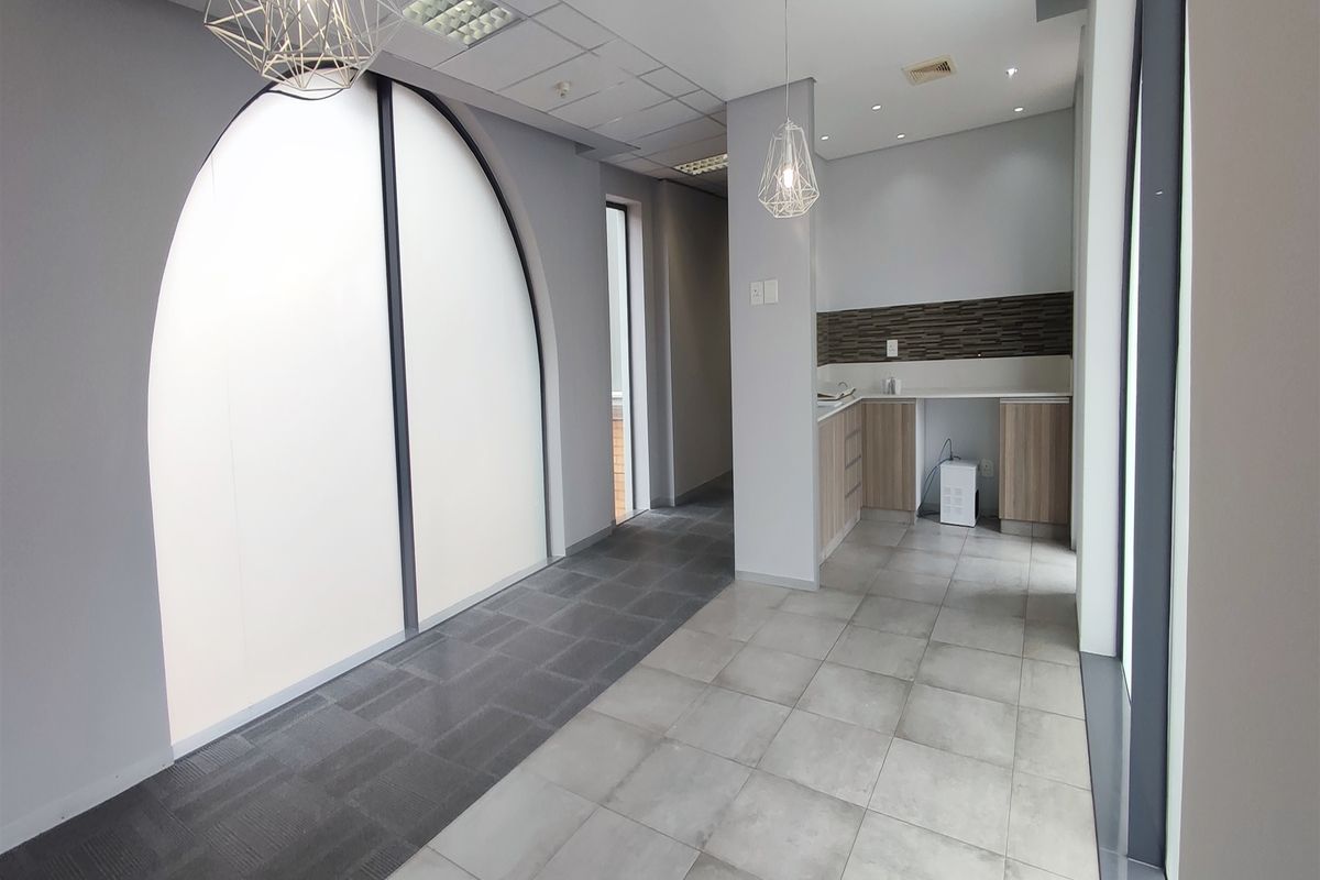 Offices to let in Illovo - Photo 3