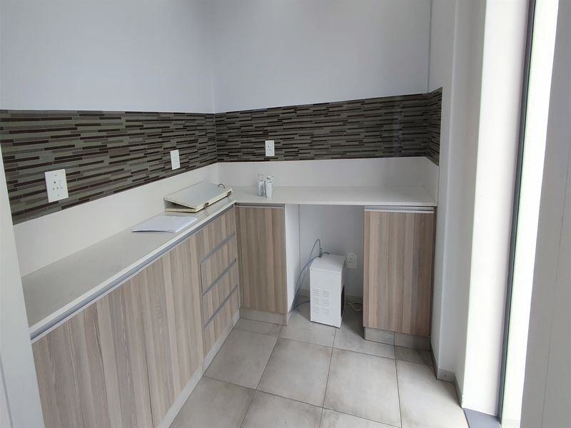 Offices to let in Illovo - Photo 4