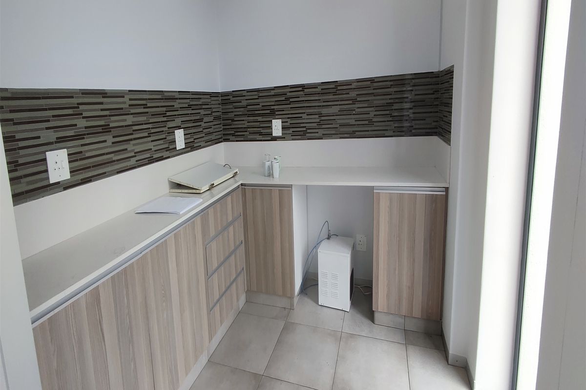 Offices to let in Illovo - Photo 4