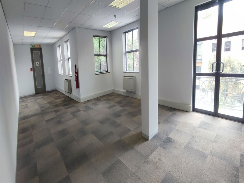 Offices to let in Illovo - Photo 10