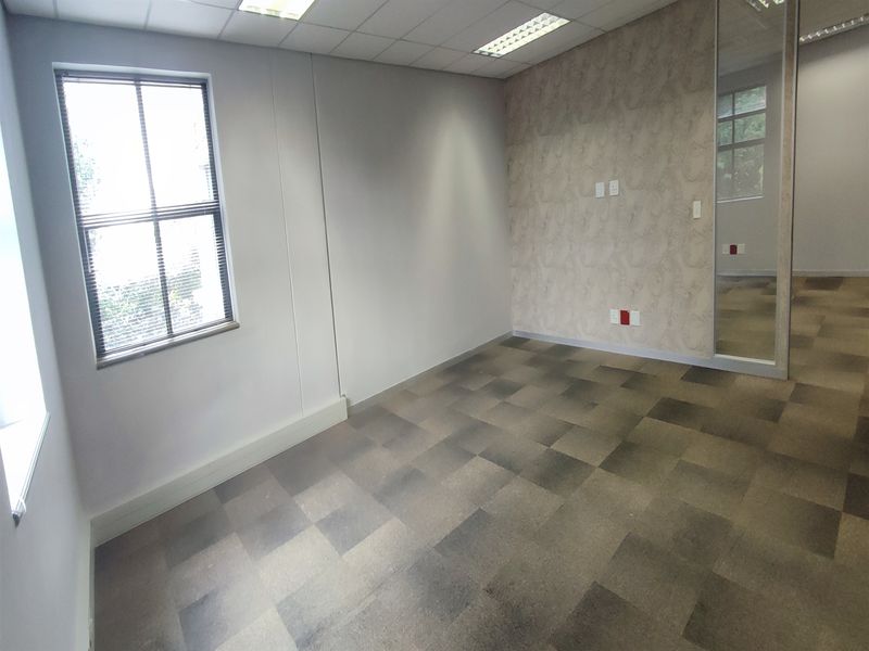 Offices to let in Illovo - Photo 9