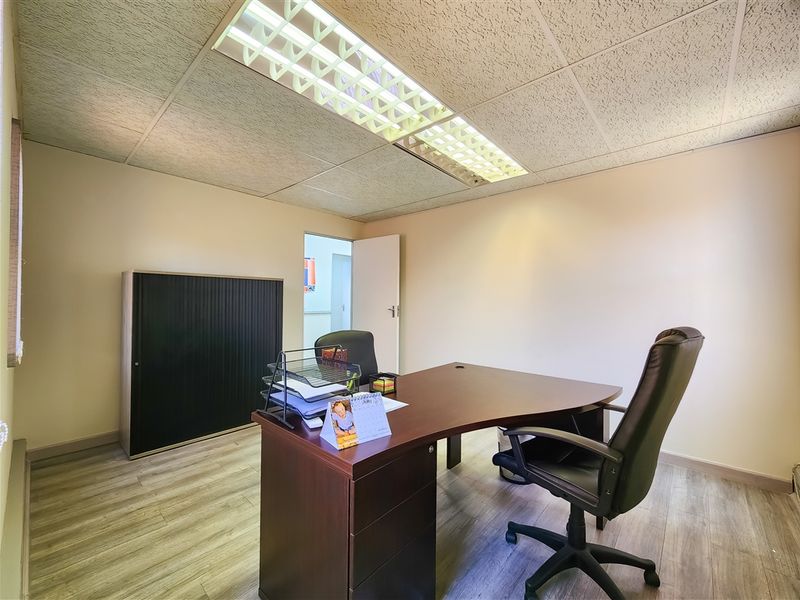 Ground Floor Office to Let in Allen's Nek - Photo 8