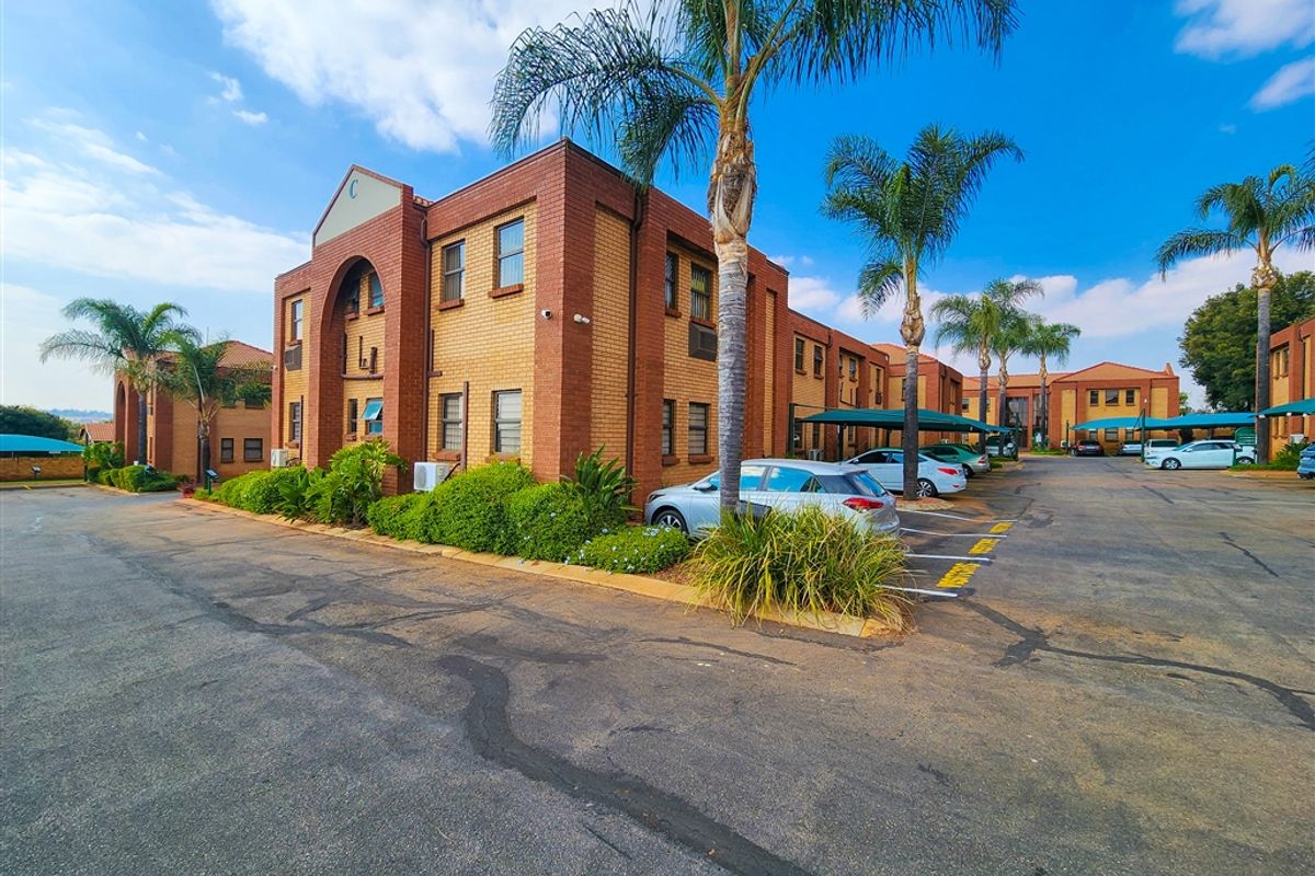 Ground Floor Office to Let in Allen's Nek - Photo 2