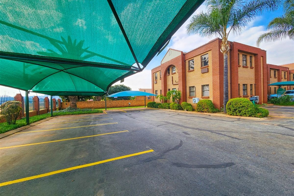 Ground Floor Office to Let in Allen's Nek - Photo 3