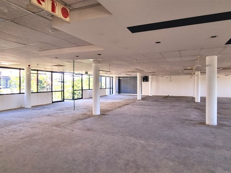 Freestanding building in Woodmead North Office Park - Photo 9