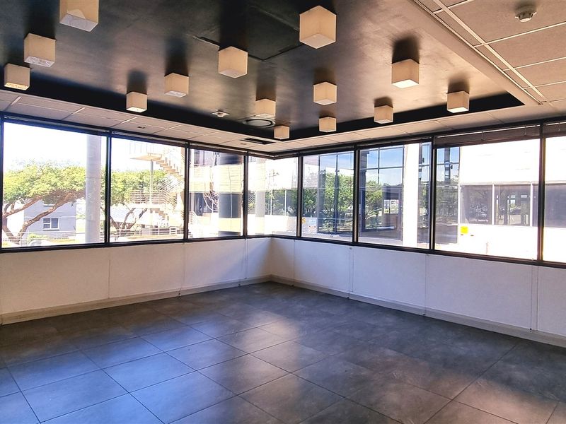 Freestanding building in Woodmead North Office Park - Photo 6
